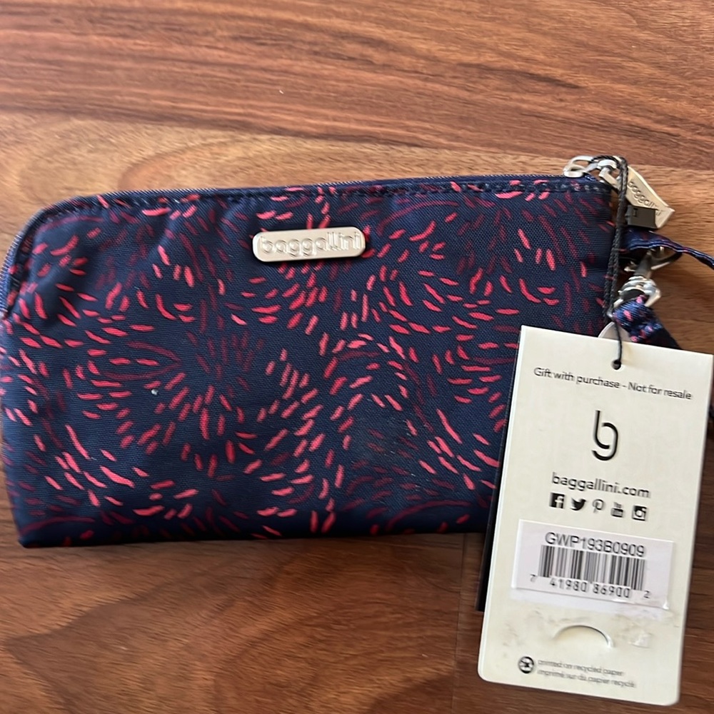 Baggallini wristlet